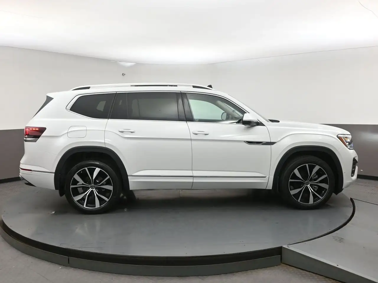 Volkswagen Atlas photo Volkswagen Atlas