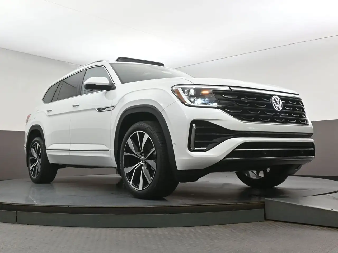 Volkswagen Atlas photo Volkswagen Atlas