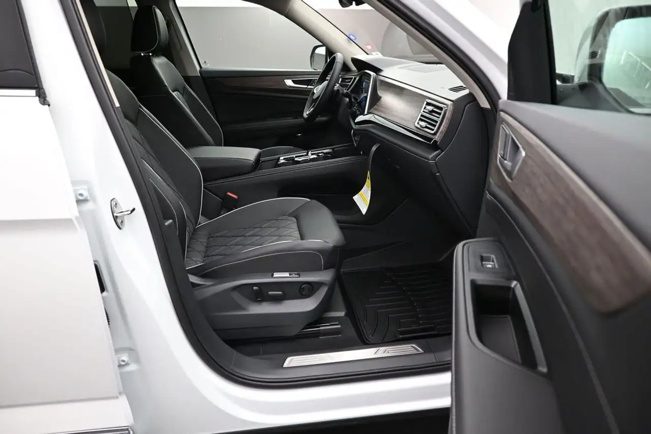 Volkswagen Atlas photo Volkswagen Atlas