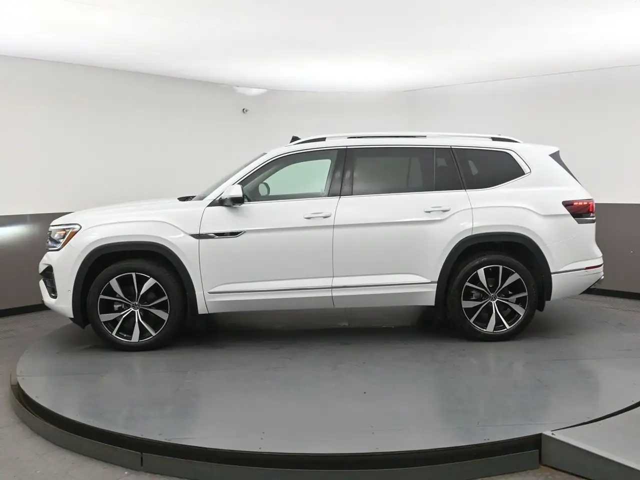 Volkswagen Atlas photo Volkswagen Atlas