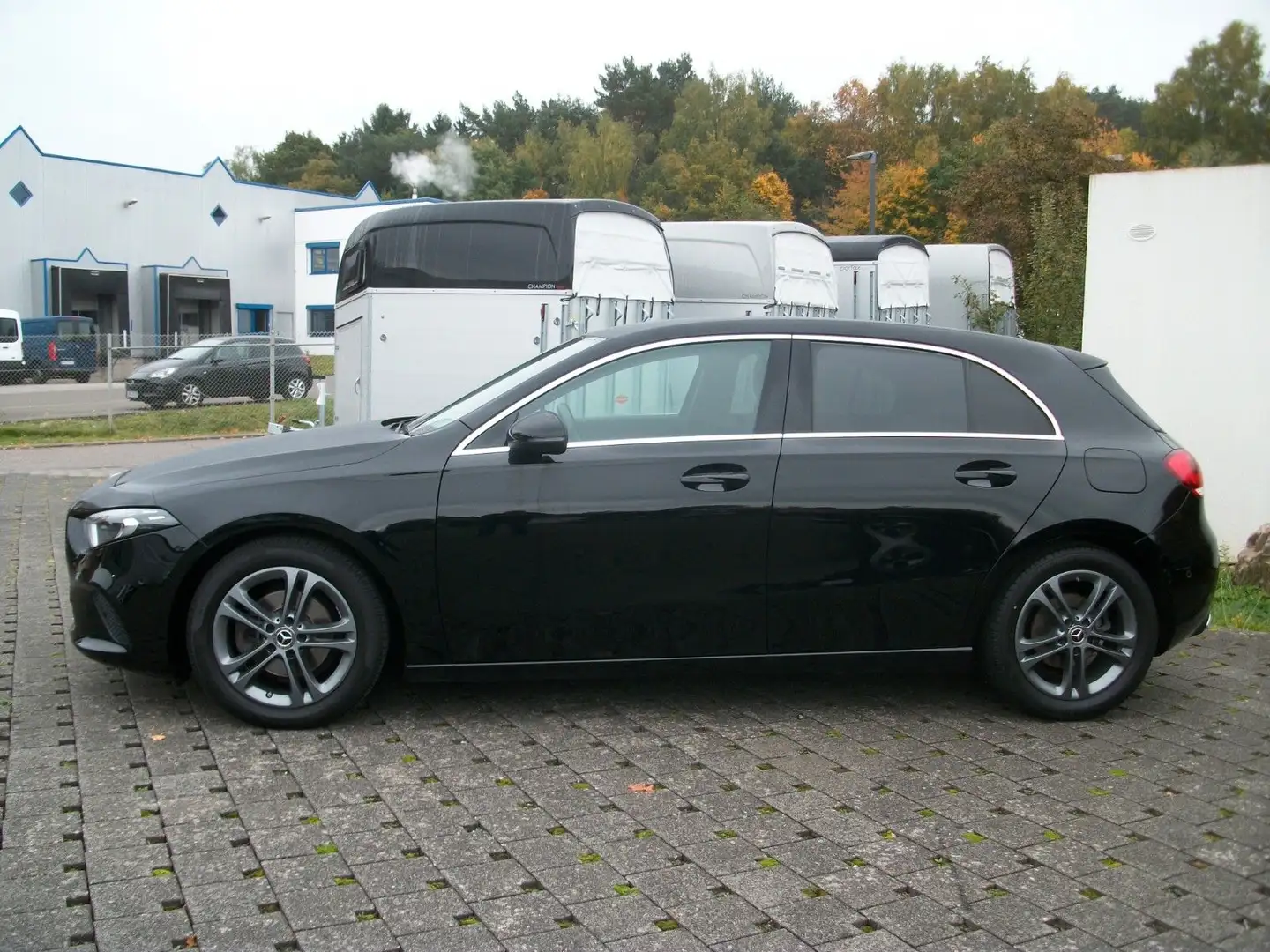 Mercedes-Benz A 180 d DCT Schwarz - 2