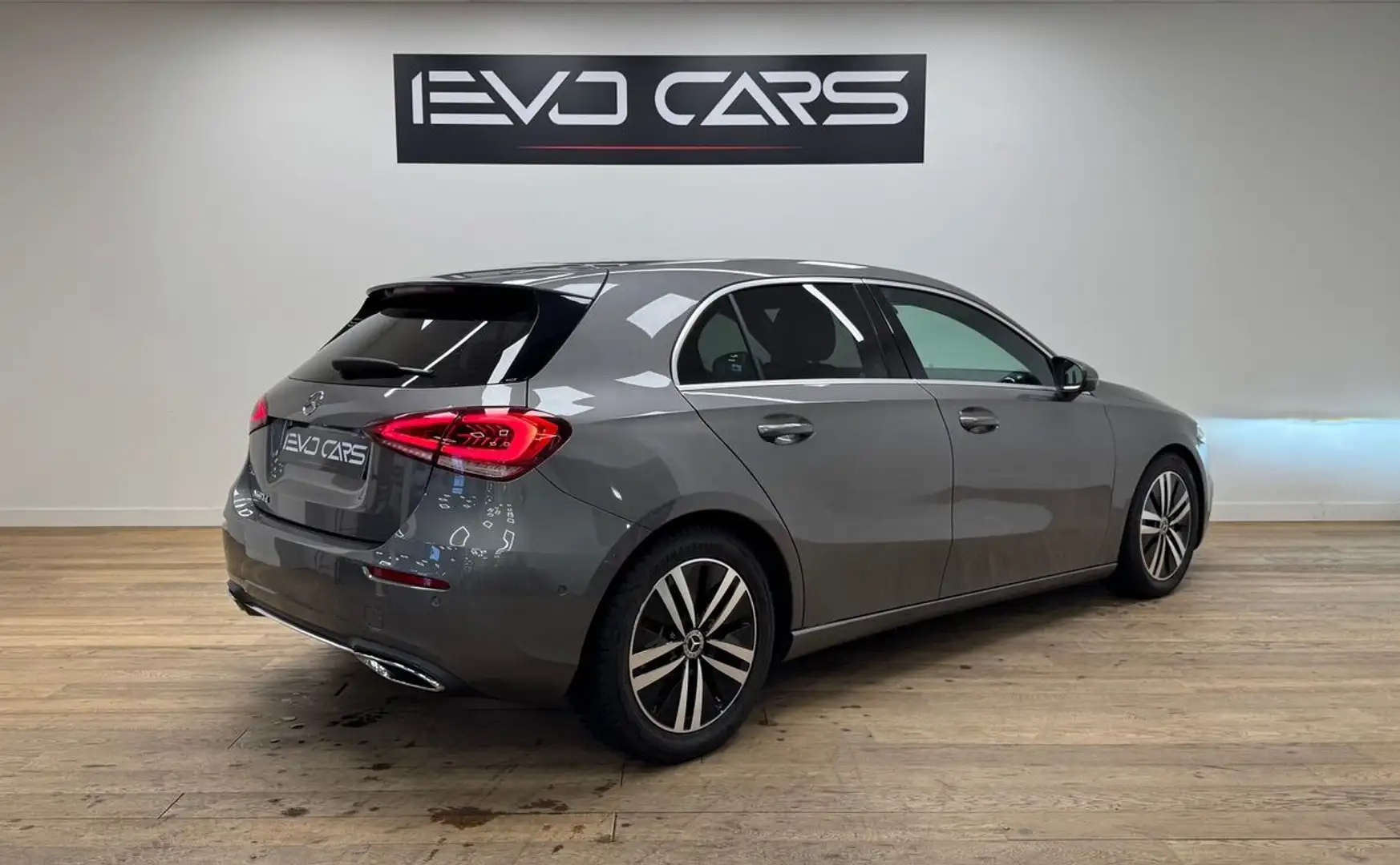 Mercedes-Benz A 180 180d 116 ch 8G-DCT Progressive Line Gris - 2
