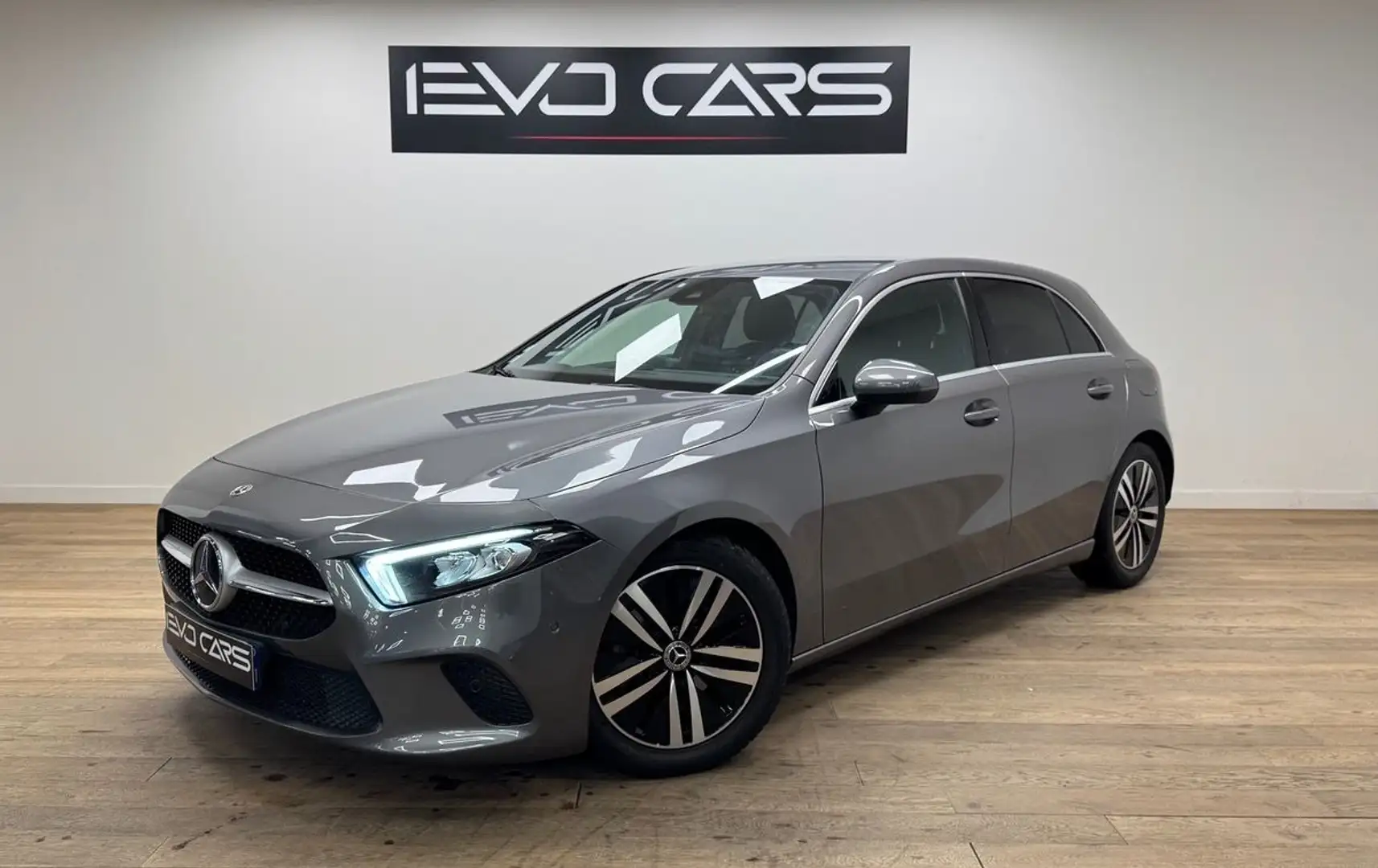 Mercedes-Benz A 180 180d 116 ch 8G-DCT Progressive Line Gris - 1