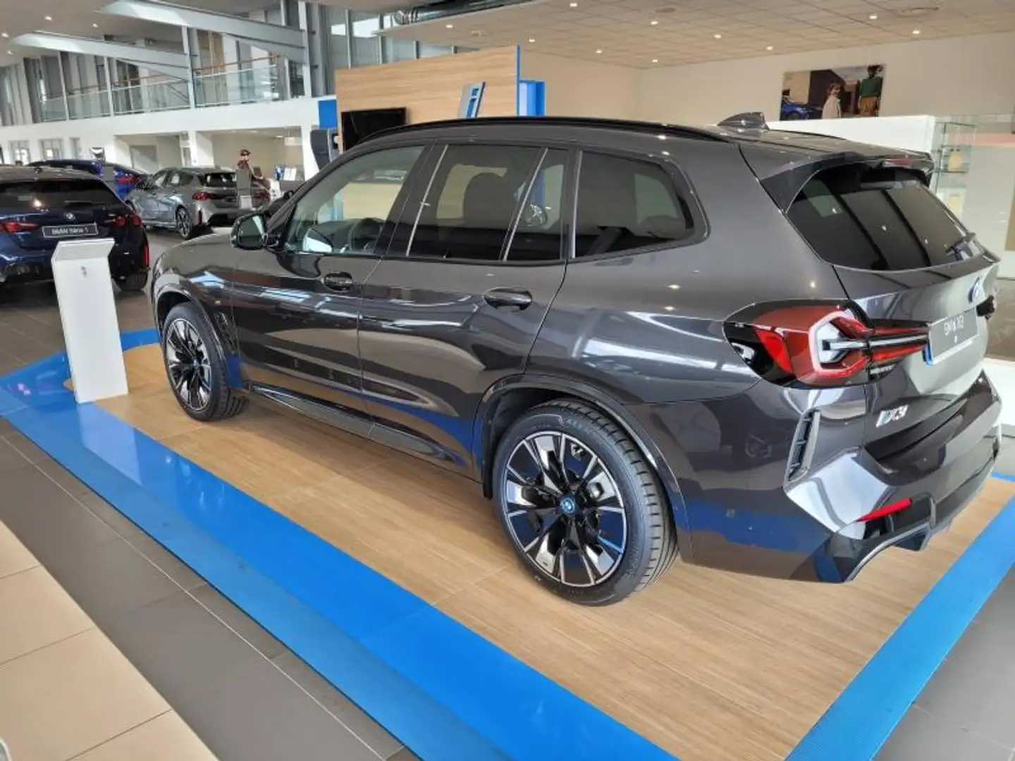 BMW iX3 M sport 286ch Impressive Gris - 2