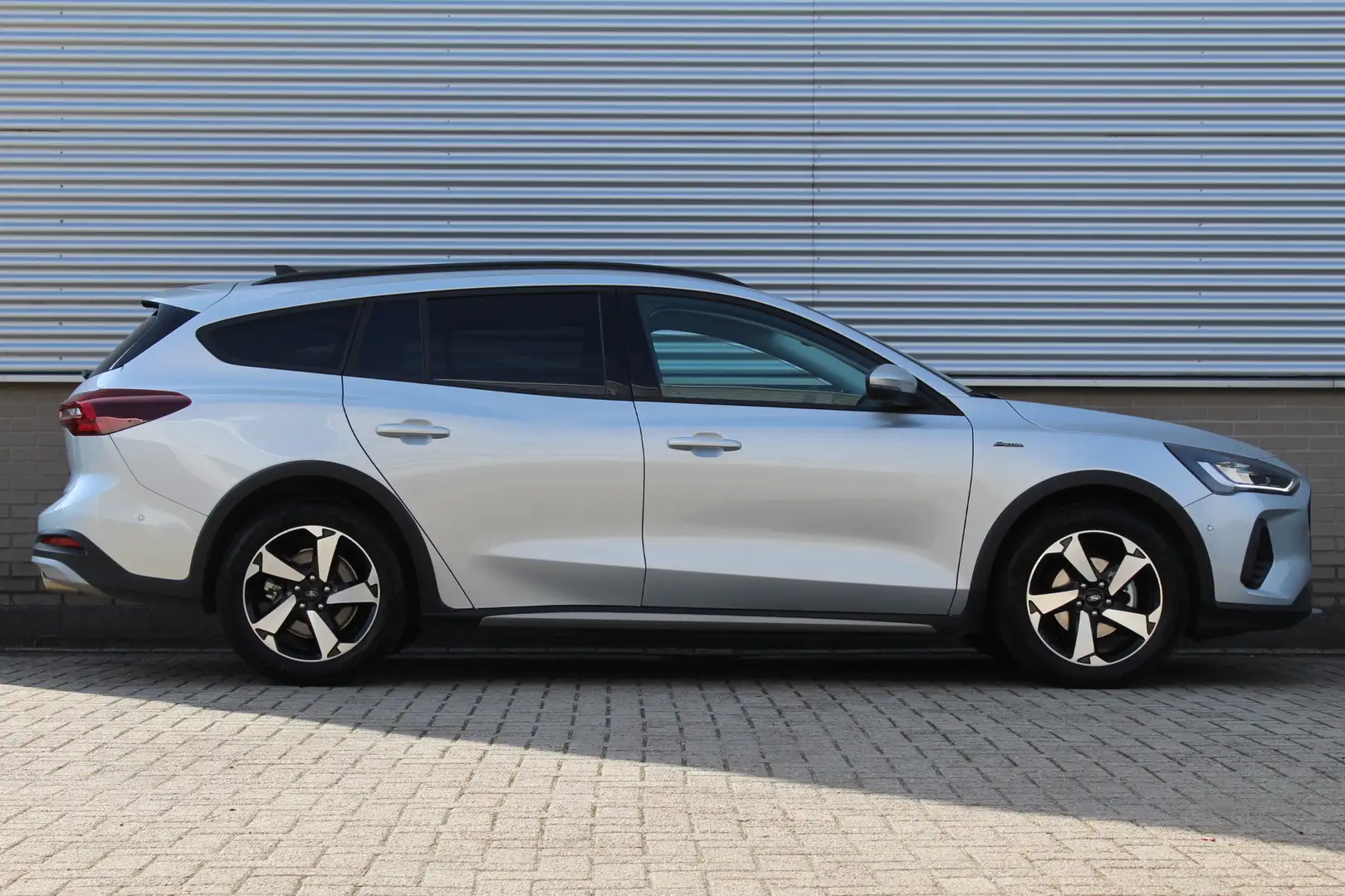 Ford Focus Wagon 1.0 EcoBoost Hybrid 125PK Active | Adaptieve Grijs - 2