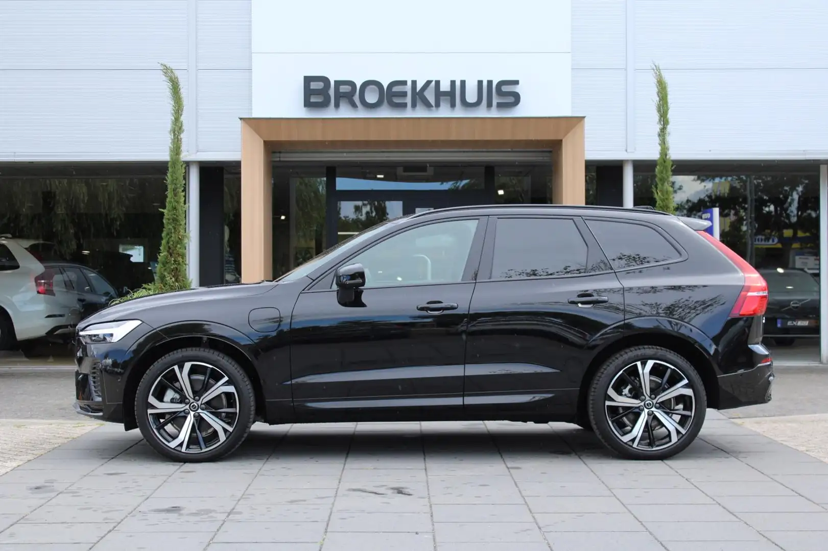 Volvo XC60 T6 AWD Plus Dark | 360 Camera | Stoel + Stuurwielv Zwart - 2