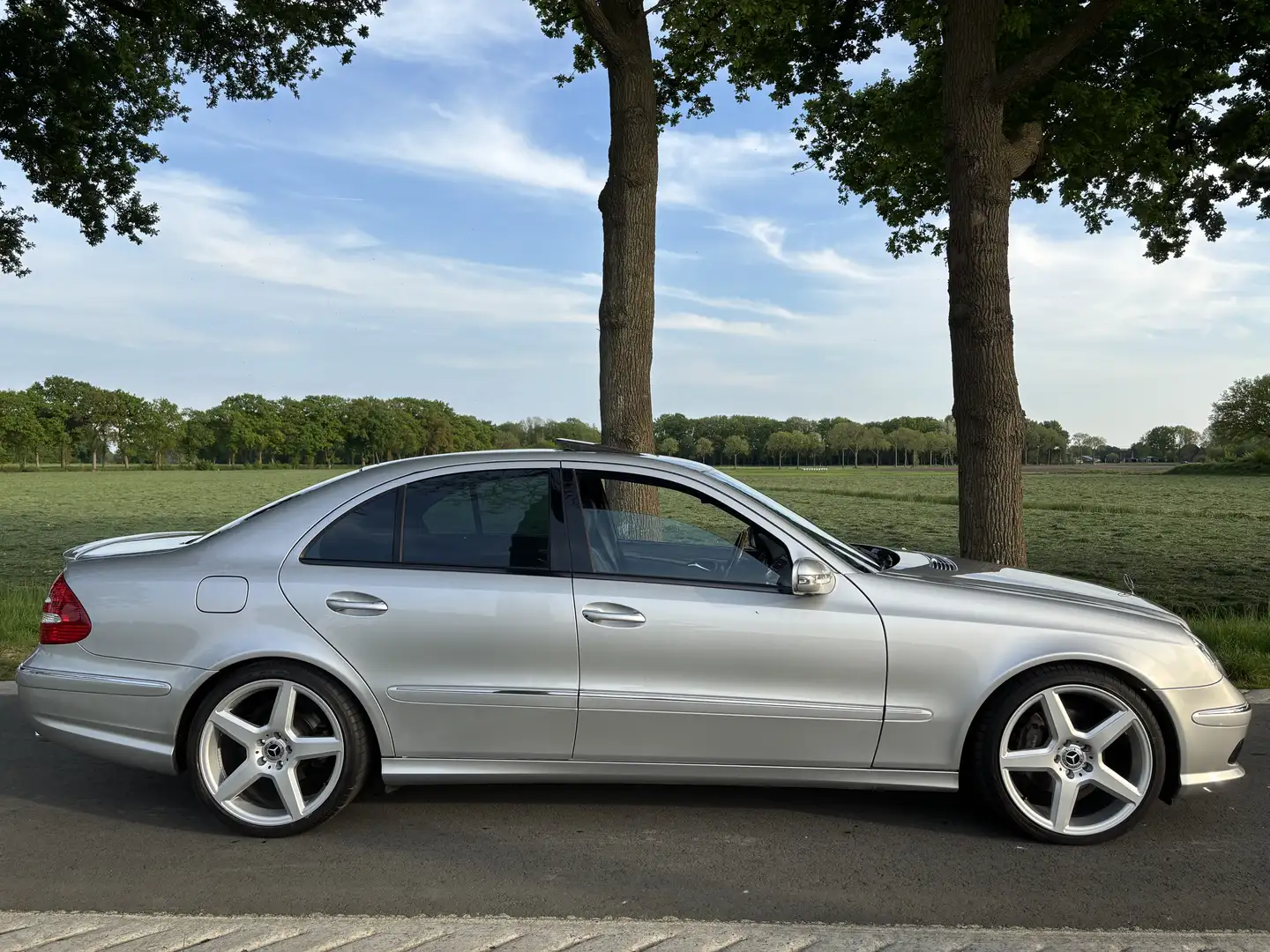 Mercedes-Benz E 500 W211 E500 AMG (E-KLASSE) Silver - 1