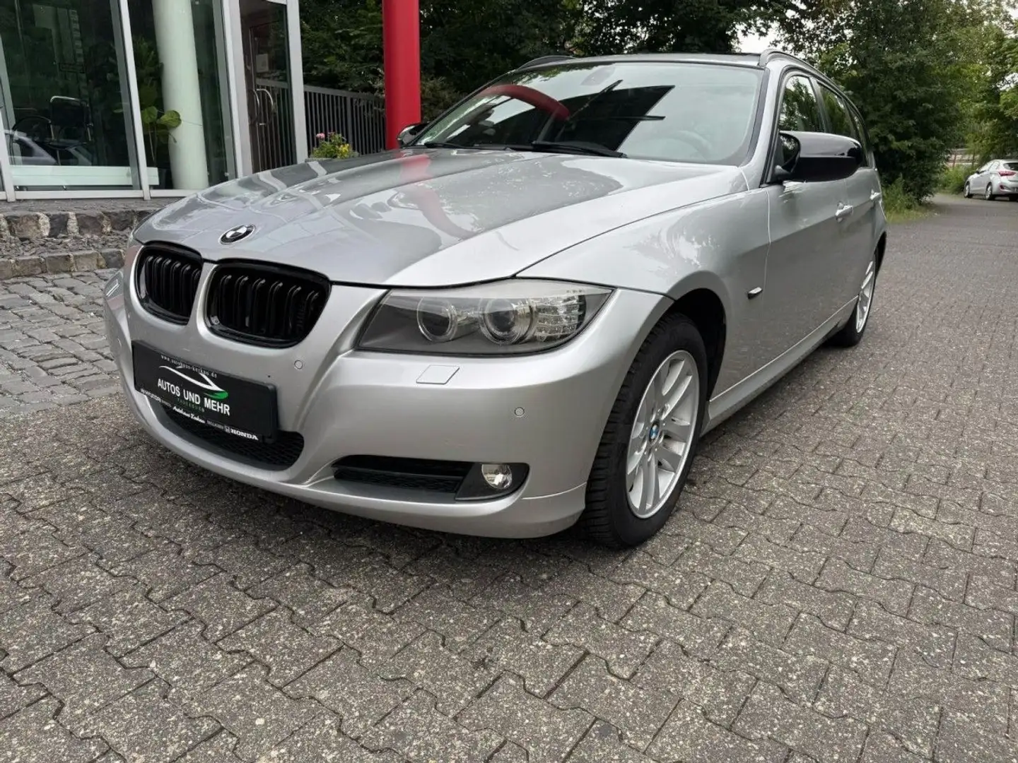 BMW 318 Baureihe 3 Touring 318d Klima Xenon Navi Srebrny - 2