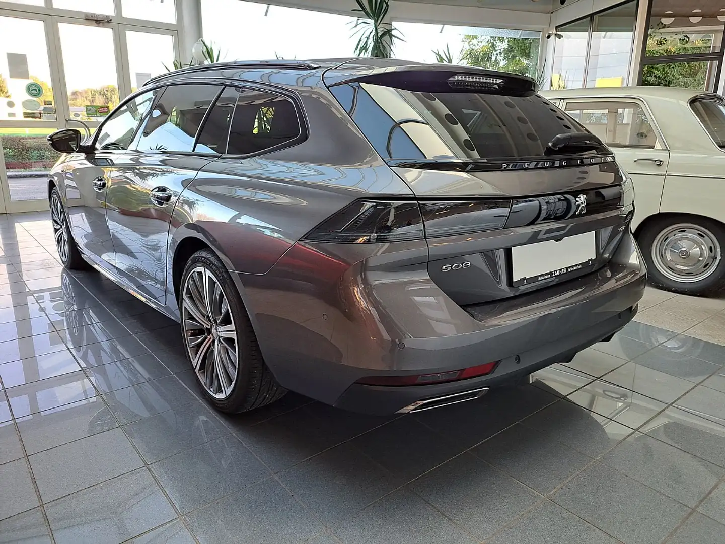 Peugeot 508 SW 1,5 BlueHDi 130 EAT8 S&S GT Aut. Grau - 2