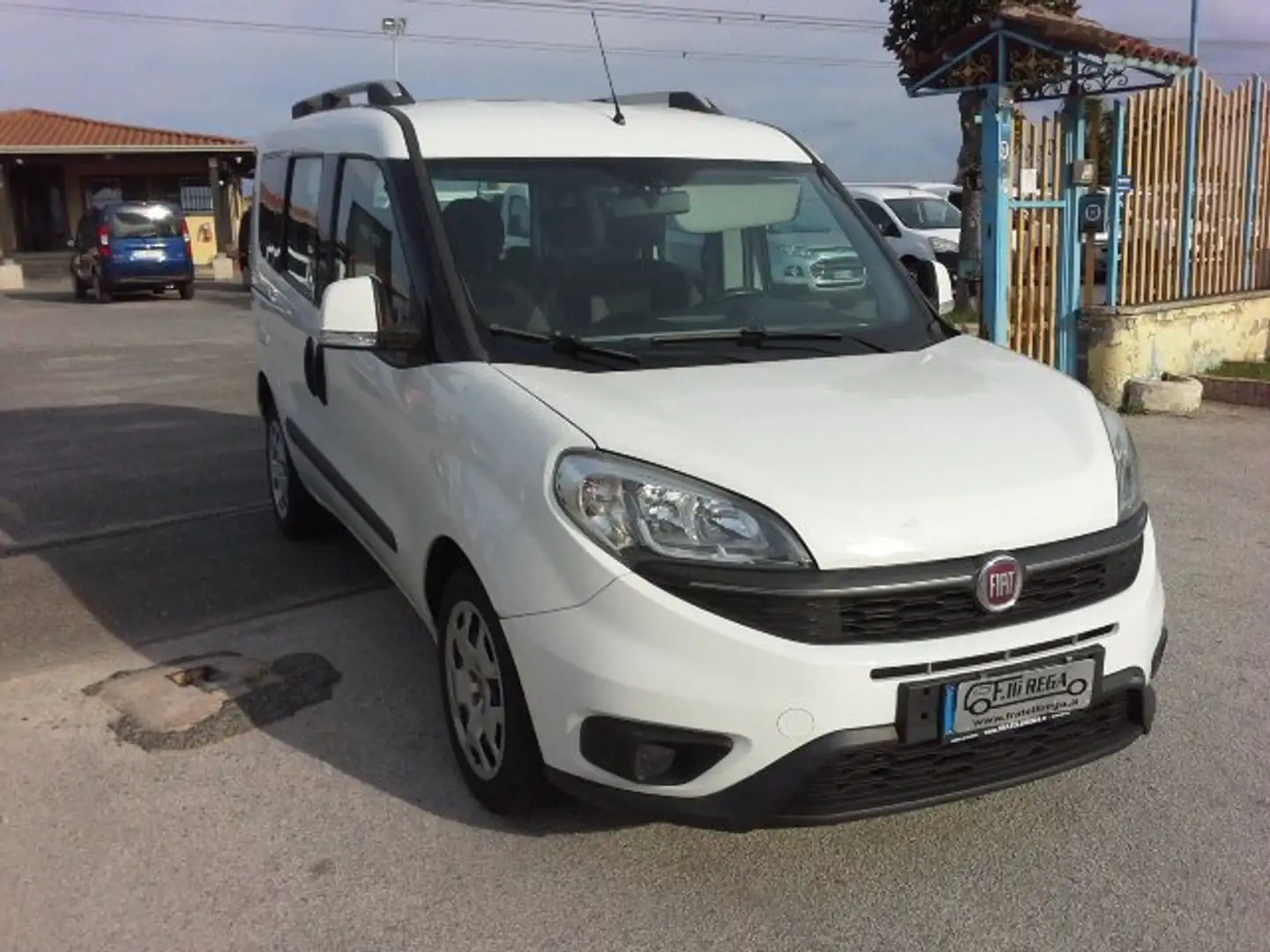 Fiat Doblo 1.6 mtj 120 CV FAMILY CON 5 POSTI VETTURA Bianco - 1