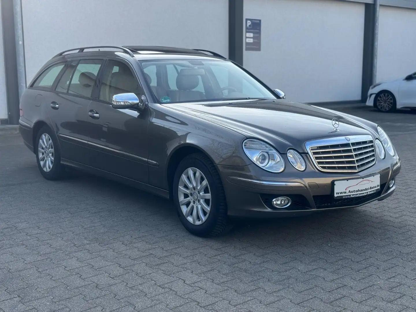 Mercedes-Benz E 200 T Kompressor Leder Navi S-Dach Automatik Grau - 2