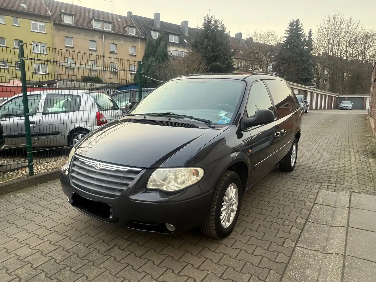 Chrysler Grand Voyager Limited 2.5 CRD TÜV NEU*2.HAND Schwarz - 1
