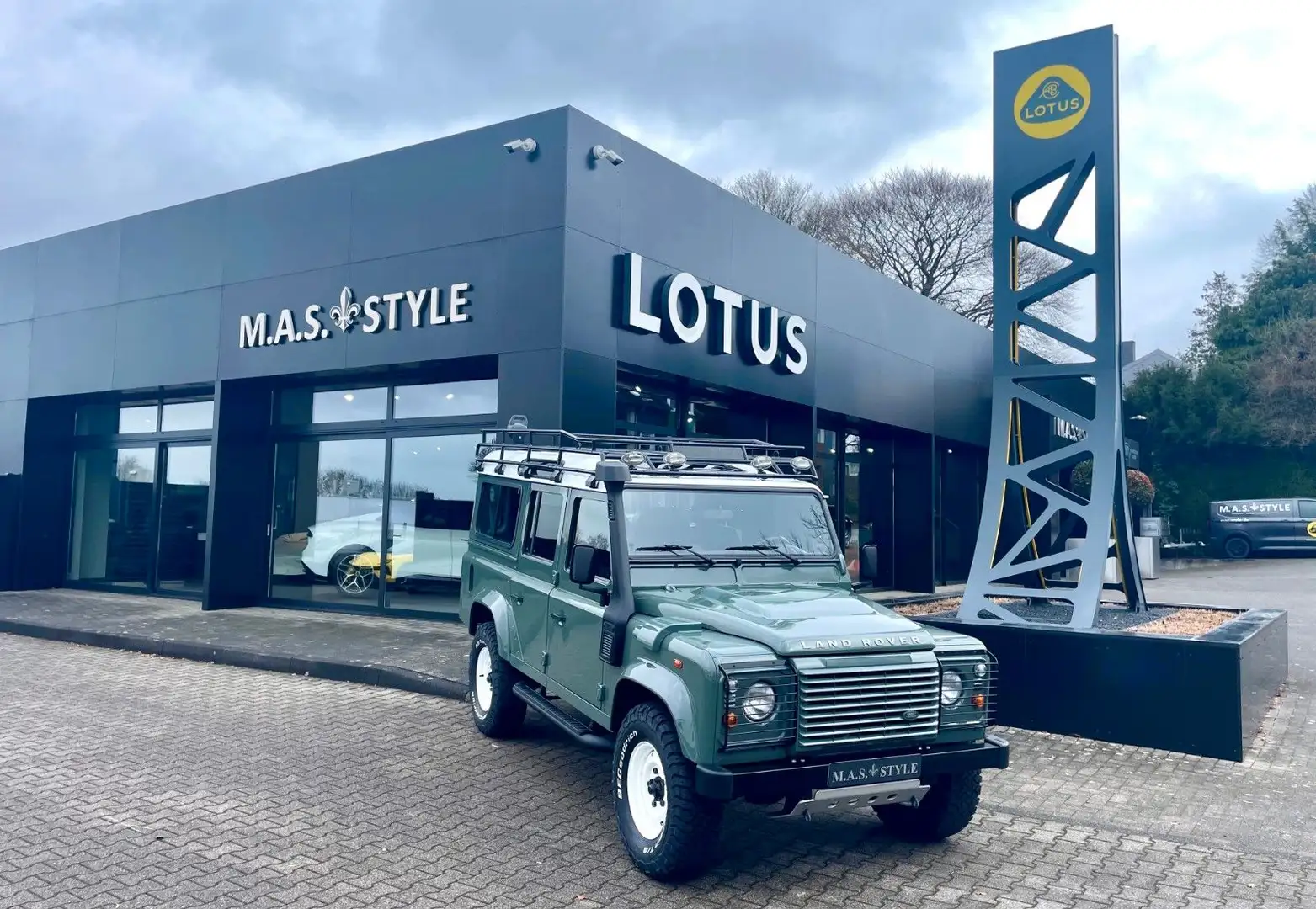 Land Rover Defender 110 S Station Wagon I. Hand Top Zustand Grün - 1