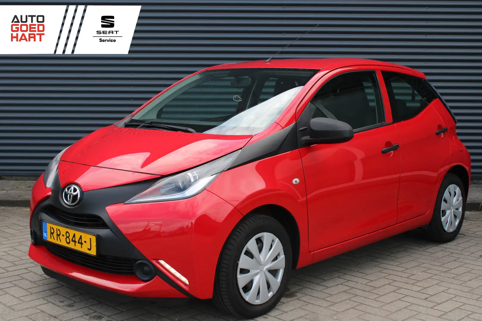 Toyota Aygo 1.0 VVT-i x-fun 5-Deurs Airco Bluetooth NL-Auto Rouge - 1