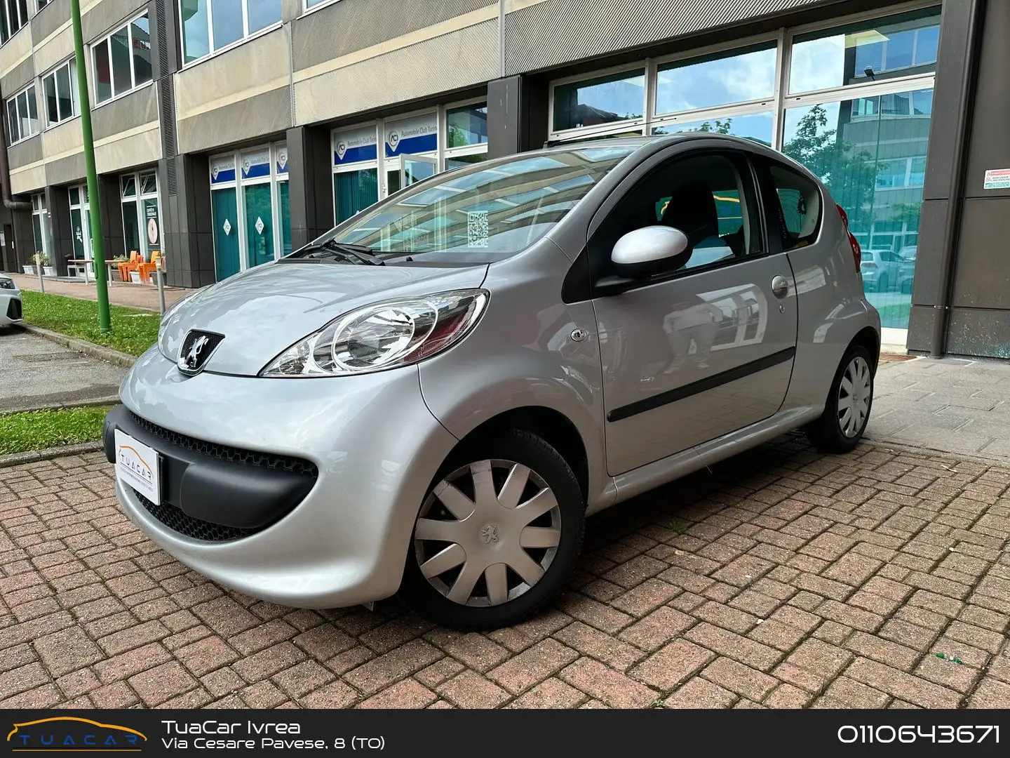 Peugeot 107 Urban Move 1.0 i Gris - 1