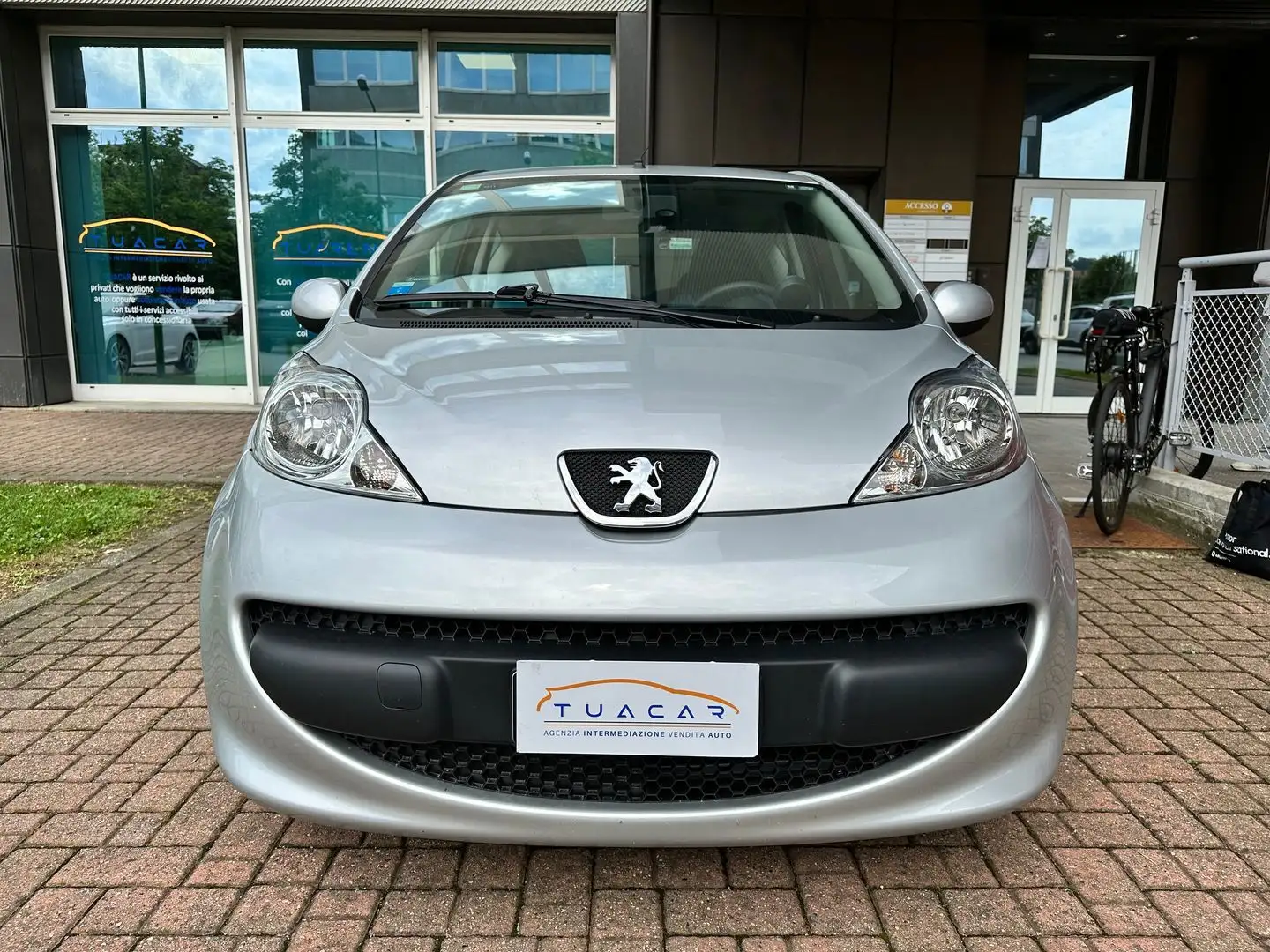 Peugeot 107 Urban Move 1.0 i Gris - 2