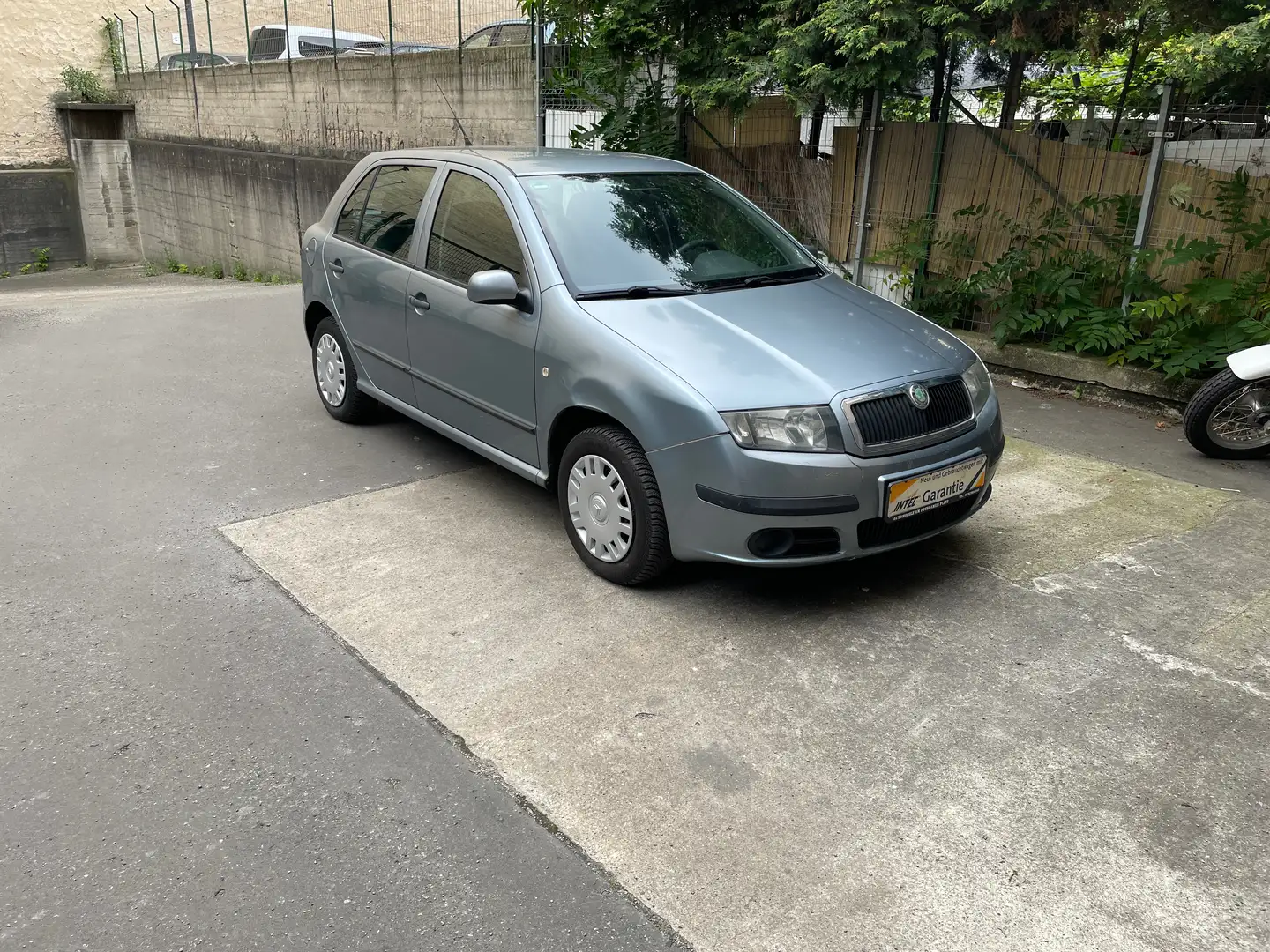 Skoda Fabia Klimaanlage & Allwettwerreifen Grau - 1