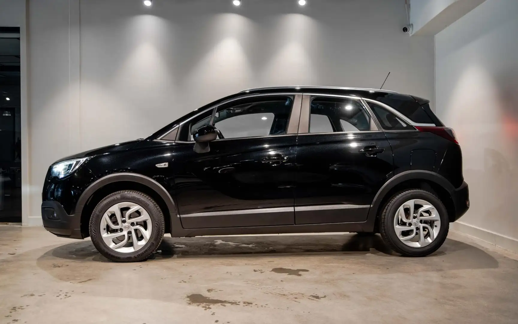 Opel Crossland X Opel Crossland X 1.2 Turbo Innovation Zwart - 2