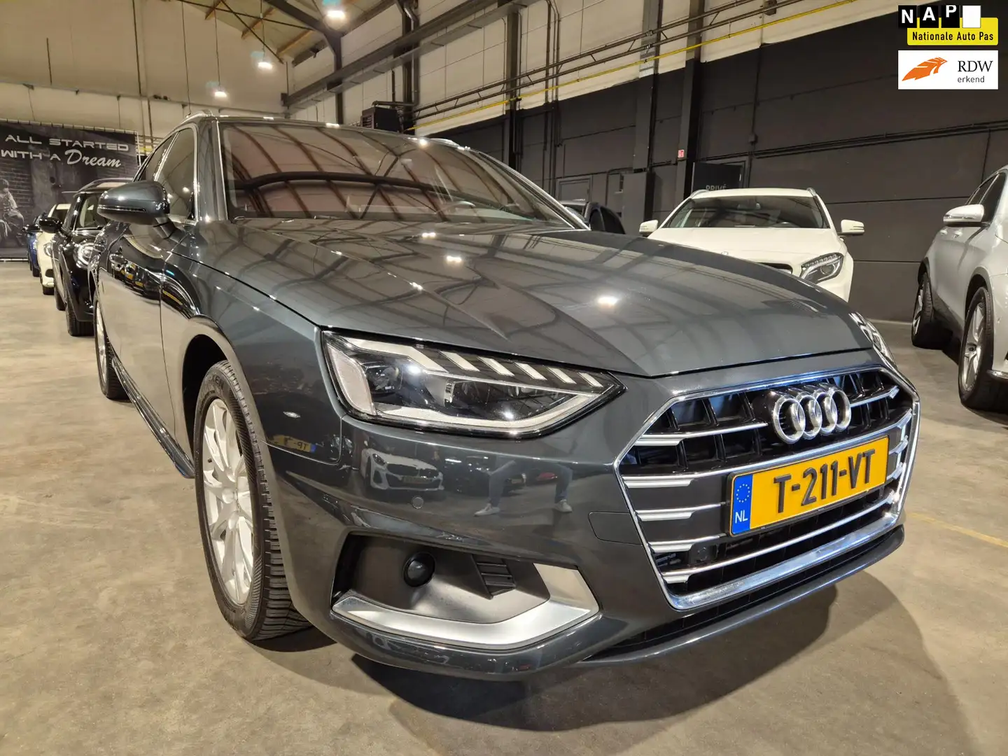 Audi A4 Avant 35 TFSI Launch Sport - Panoramadak - Full LE Gris - 1