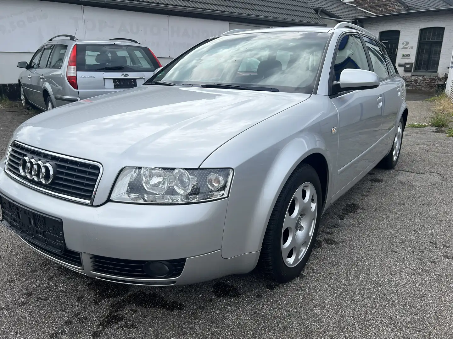 Audi A4 Avant 2.0 Erstbesitz, Scheckheftgepflegt bei VW Srebrny - 1