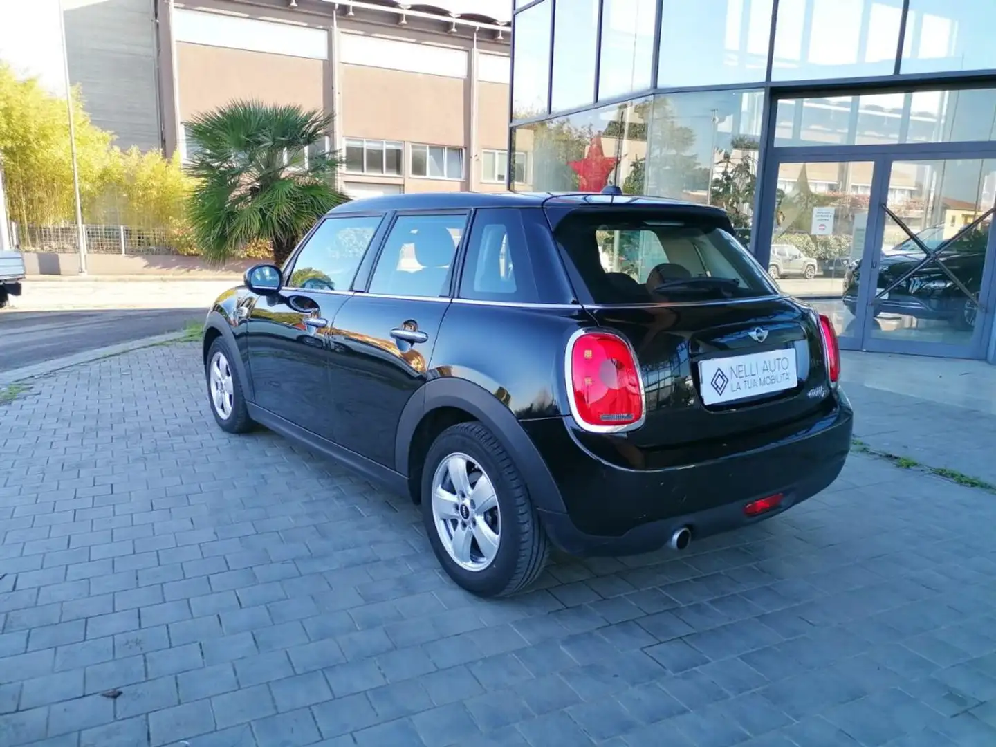 MINI Cooper D 1.5 Cooper D 5 porte Noir - 2