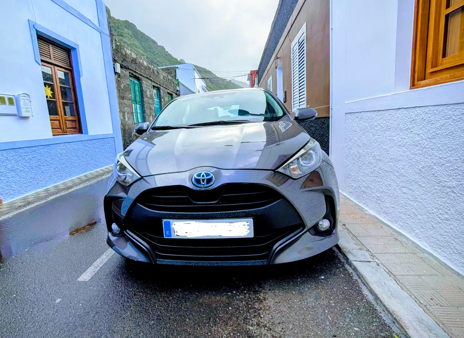 Toyota Yaris Híbrido Hi-Move (K2) Gris - 2