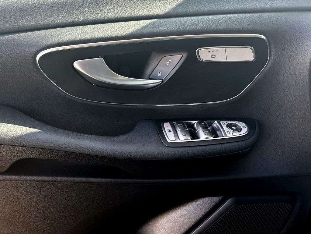 Mercedes-Benz V 220