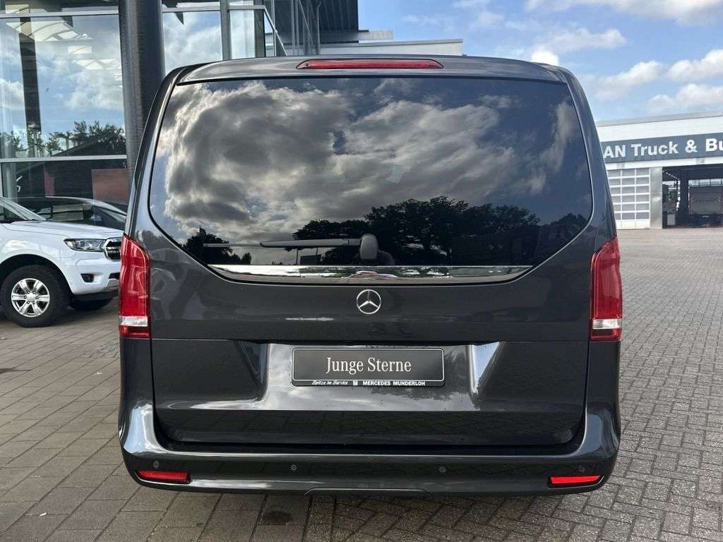 Mercedes-Benz V 220