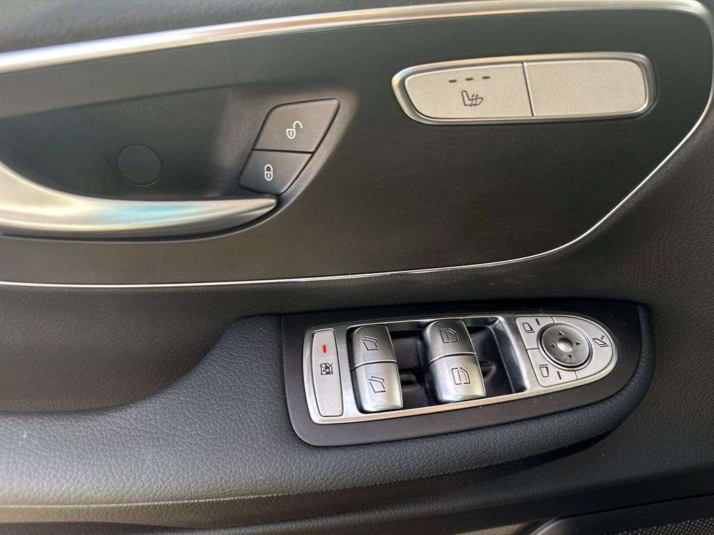 Mercedes-Benz V 220