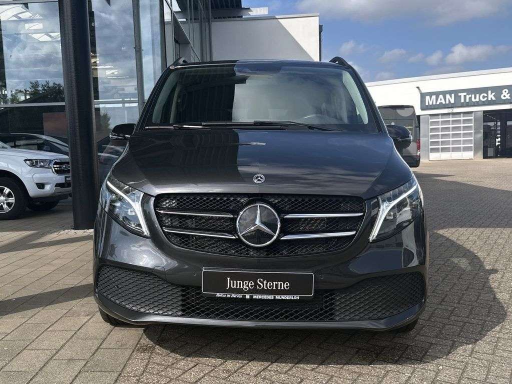 Mercedes-Benz V 220