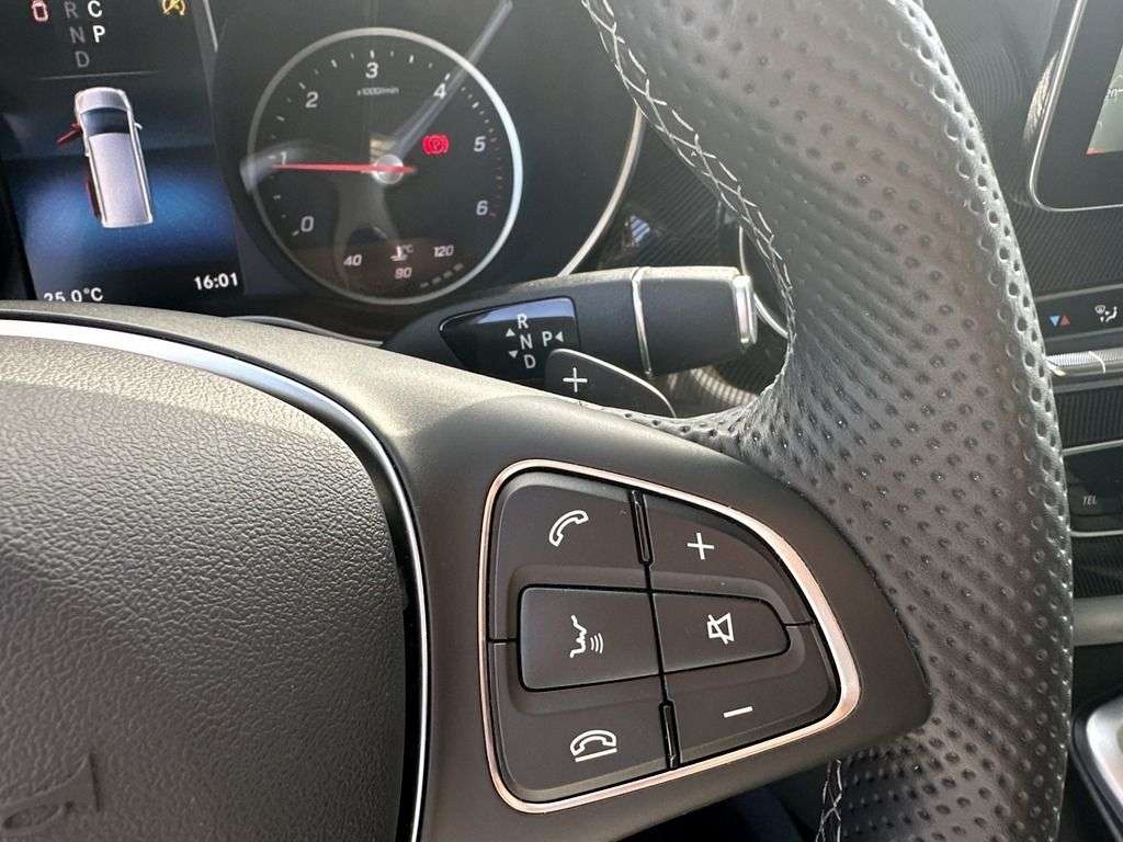 Mercedes-Benz V 220