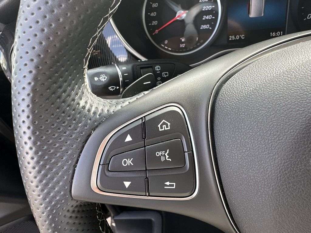 Mercedes-Benz V 220