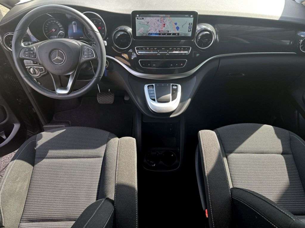 Mercedes-Benz V 220