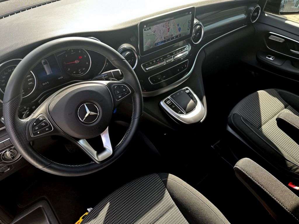 Mercedes-Benz V 220