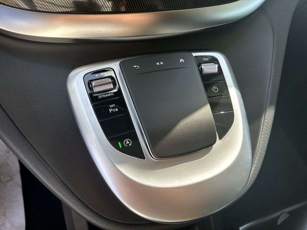 Mercedes-Benz V 220