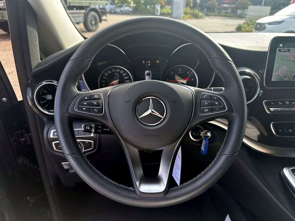 Mercedes-Benz V 220