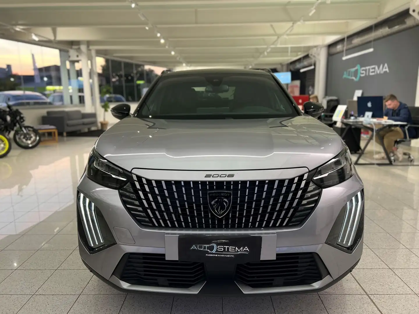 Peugeot 2008 1.2 hybrid GT 136cv e-dcs6 - COME NUOVA Gris - 2