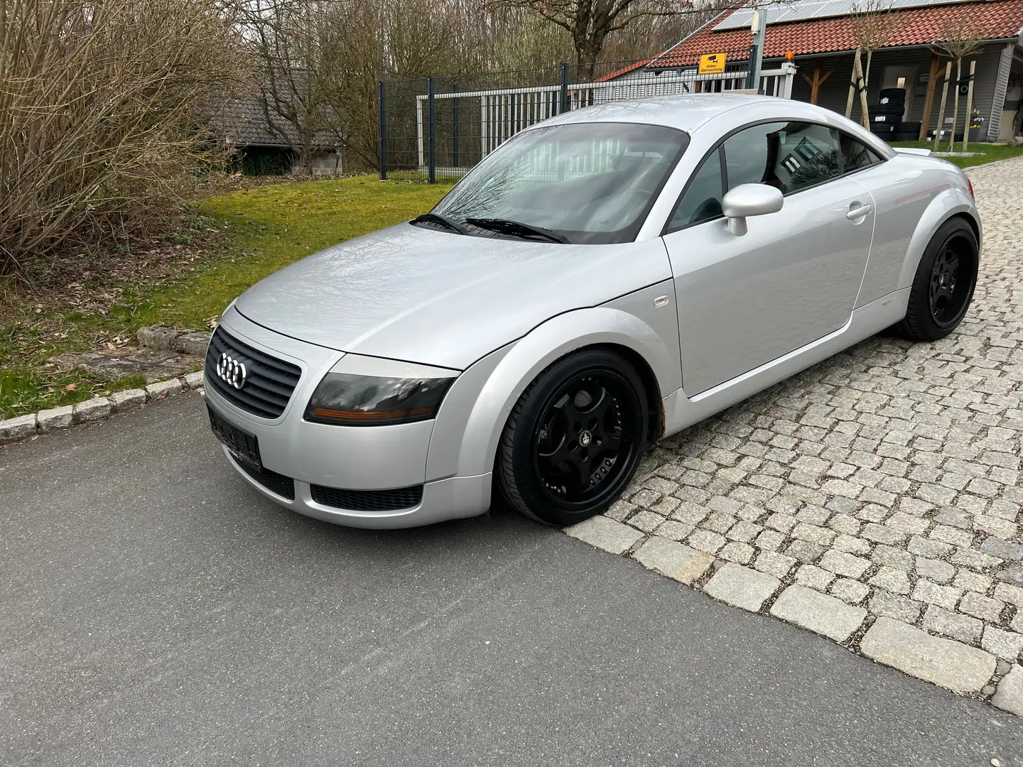 Audi TT 1.8 T Coupe (132kW) Šedá - 2