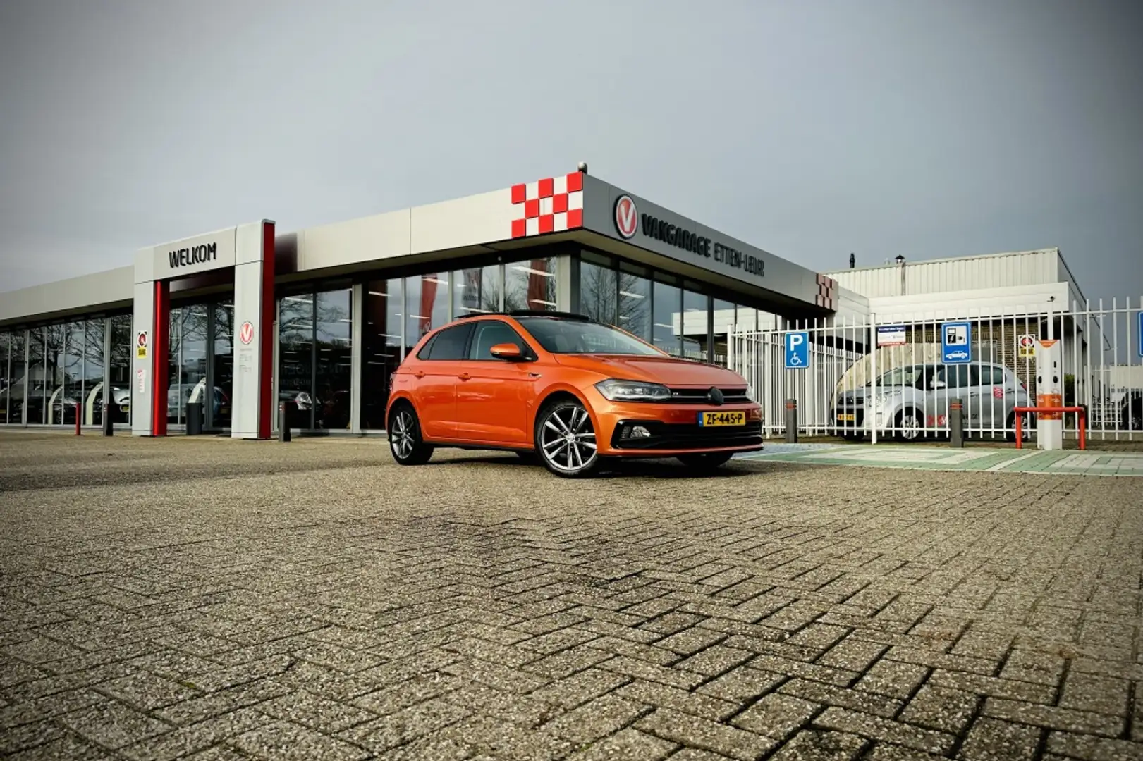 Volkswagen Polo 1.0 TSI Highline R-Line / SCHUIFDAK / APPLE + ANDR Oranje - 2