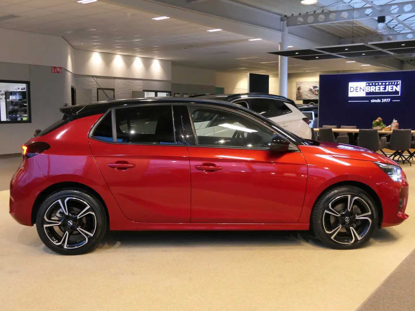 Opel Corsa 1.2 GS Line Panoramadak | LED Matrix | Winter Pack Rouge - 2