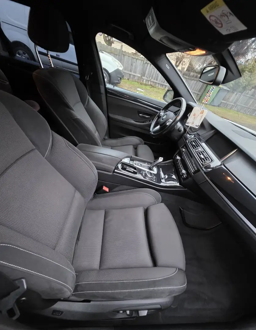 BMW 520 520d Touring Aut. Modern Line - 2