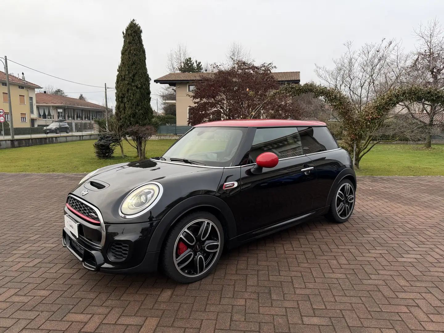 MINI John Cooper Works Mini 2.0 John Cooper Works Hype 3p auto Noir - 1