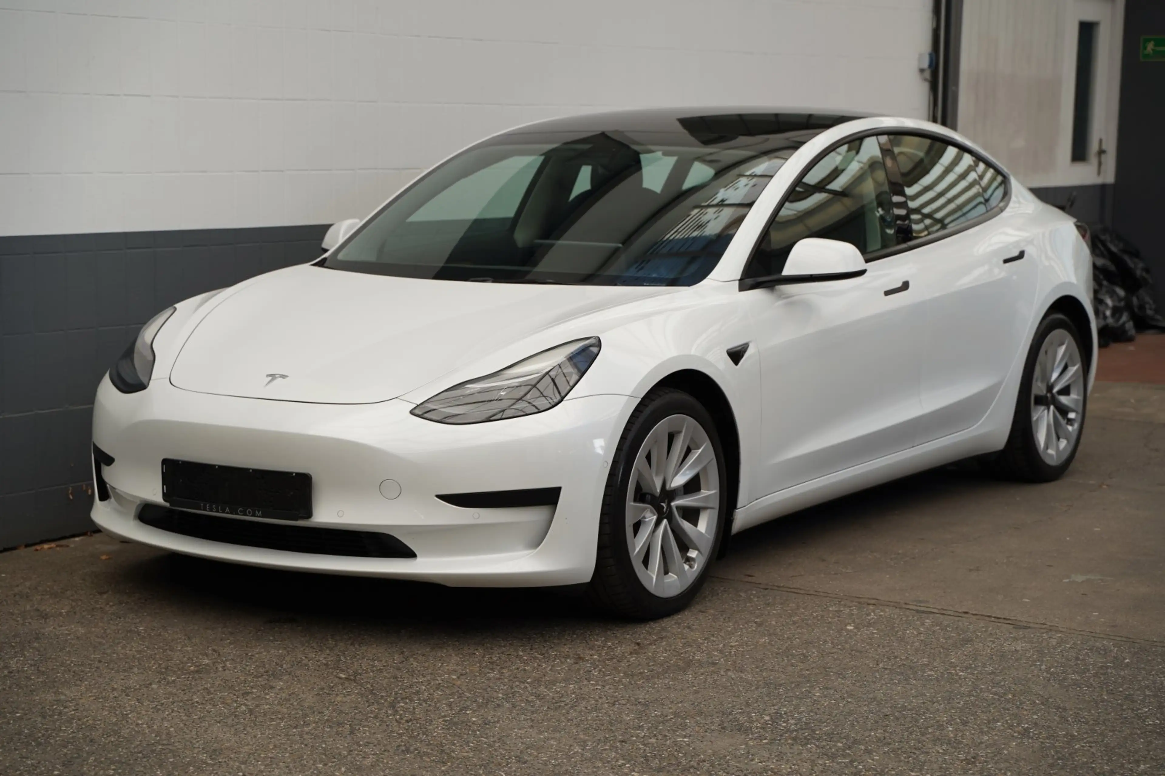 Tesla Model 3 Standard Range + *19-Zoll*1.Hand*unfallfrei* — photo 3