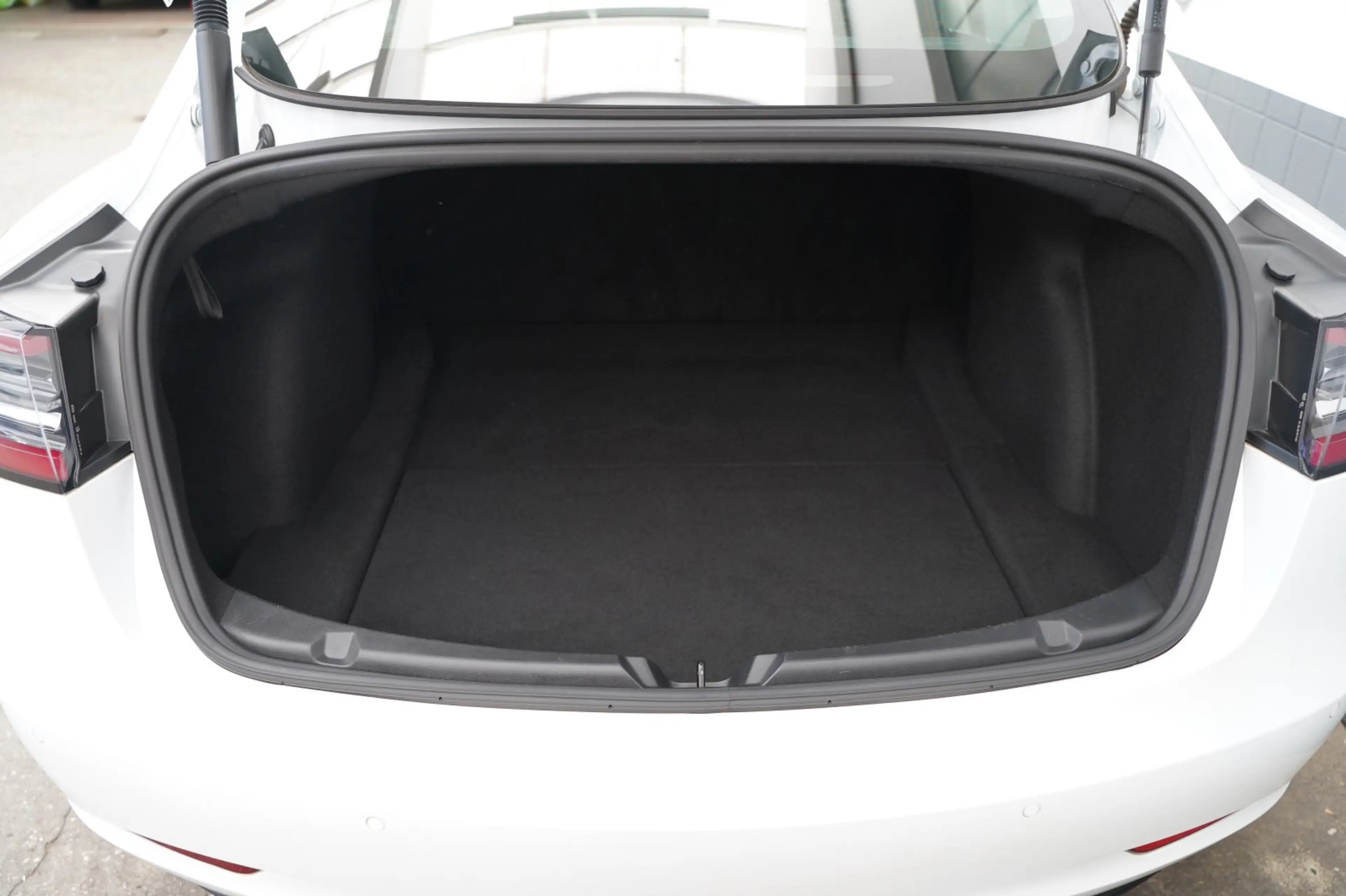 Tesla Model 3 Standard Range + *19-Zoll*1.Hand*unfallfrei* — photo 8