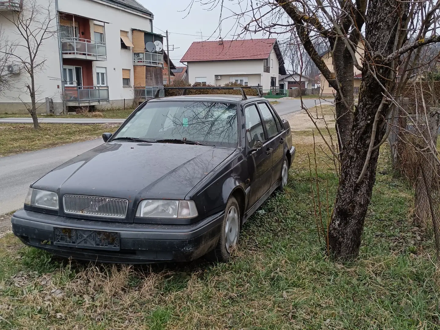 Volvo 460 Automatik GL Чорний - 1