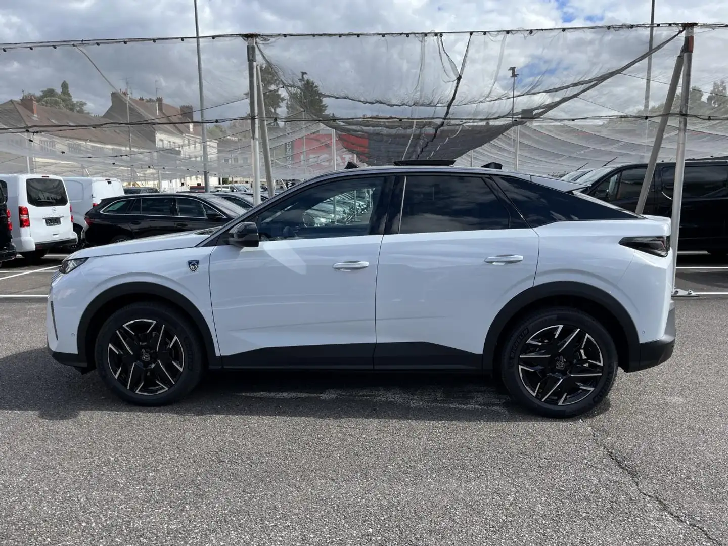 Peugeot 3008 III 1.2 HYBRID 145 GT E-DCS6 TOIT OUVRANT / FOCAL Weiß - 2
