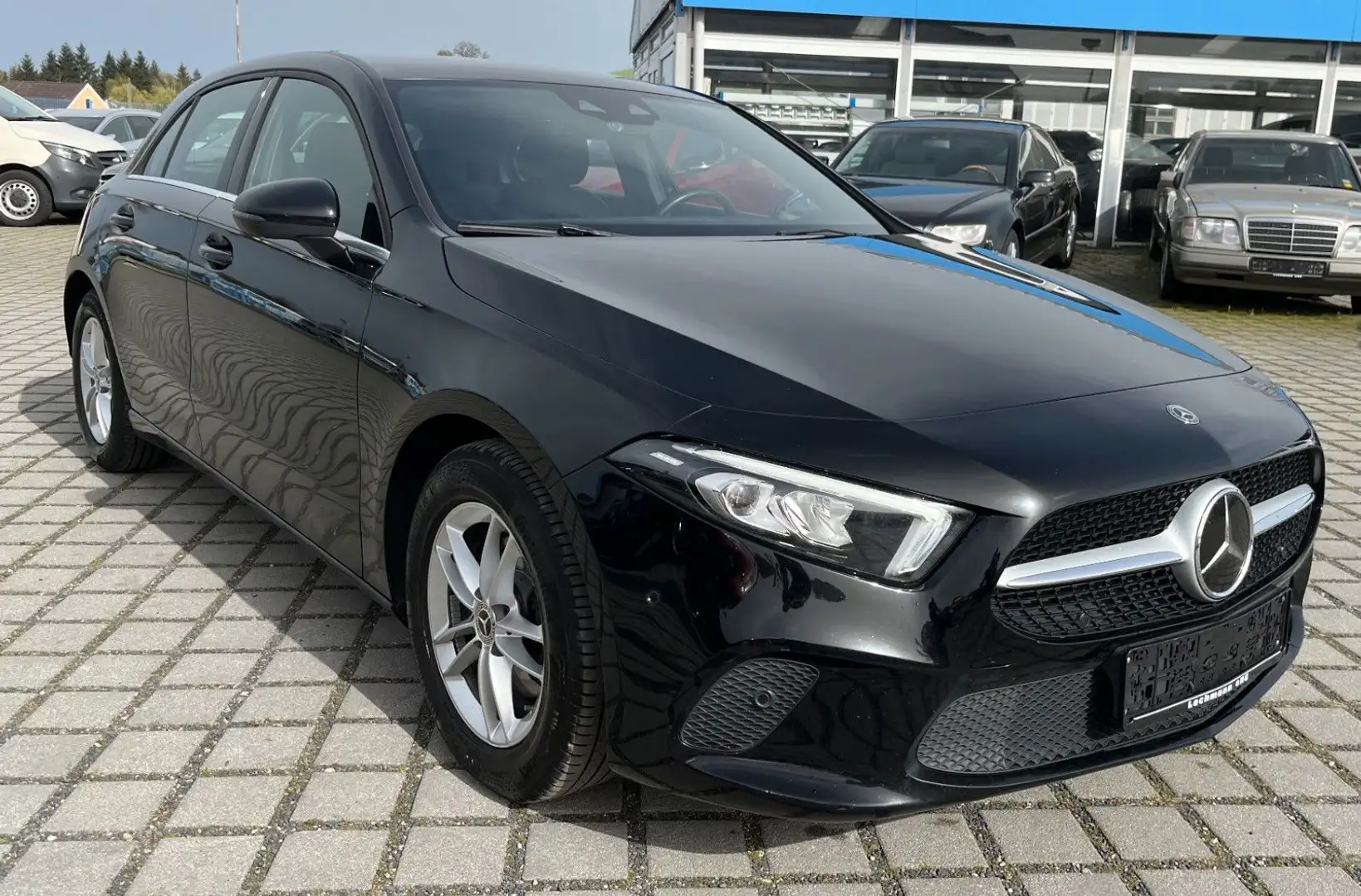Mercedes-Benz A 180 Lim. Style 1-Hd.|LED|Distr.|RFK|DAB|MBUX Noir - 1