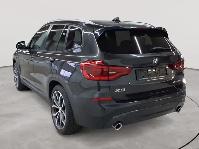 BMW X3 view 5