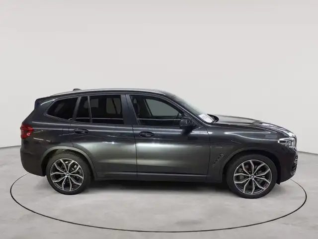 BMW X3 view 3