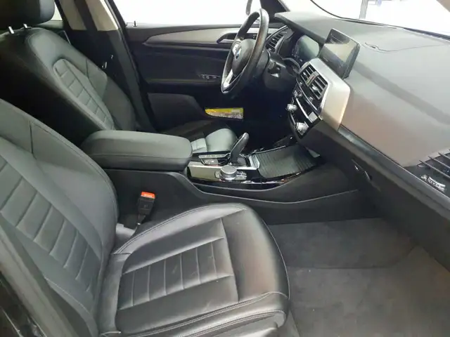 BMW X3 view 8